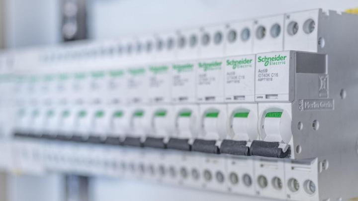 Installation borne de recharge Rhône